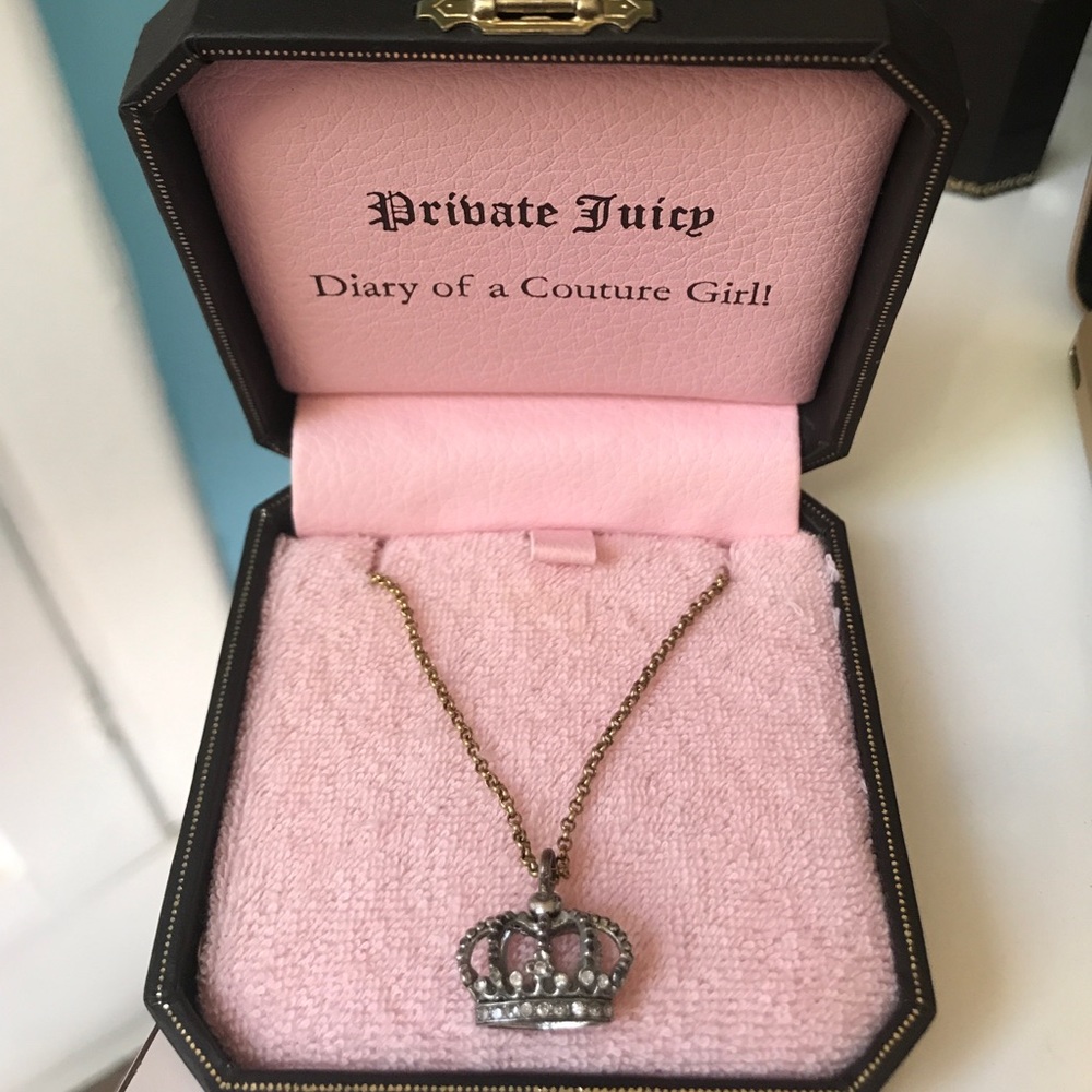 Juicy crown necklace. Box included!